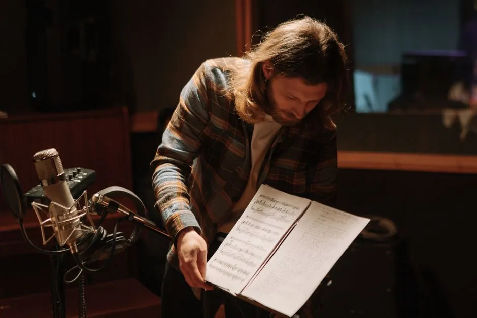 Myles Smith’s Debut Album: A Journey from Therapy Notes to Musical Triumph